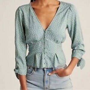 Abercrombie and Fitch Polka Dot 3/4 Sleeve Top